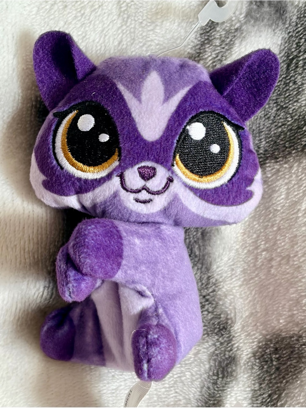 2017 Littlest Pet Shop - Scoot Rocoonerso  Clip-a-Pet 4” Mini bag clip Plush.